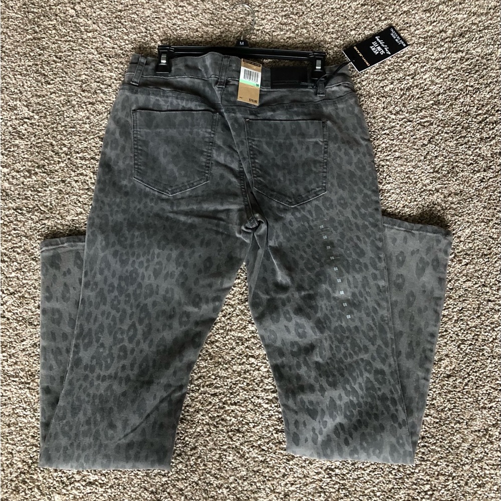 NWT DKNY LEOPARD PRINT JEANS LOW RISE SLIM FIT SIZE 8